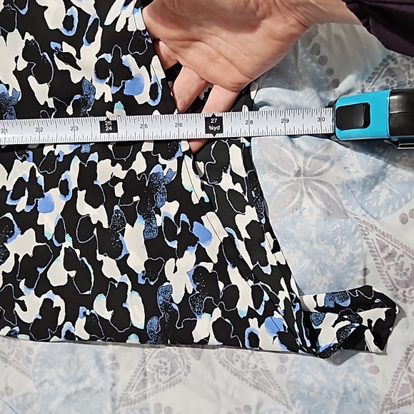 Juicy Couture NWT szL bling accent ✨️ gorgeous sleeveless top black,blue,white - Picture 9 of 10